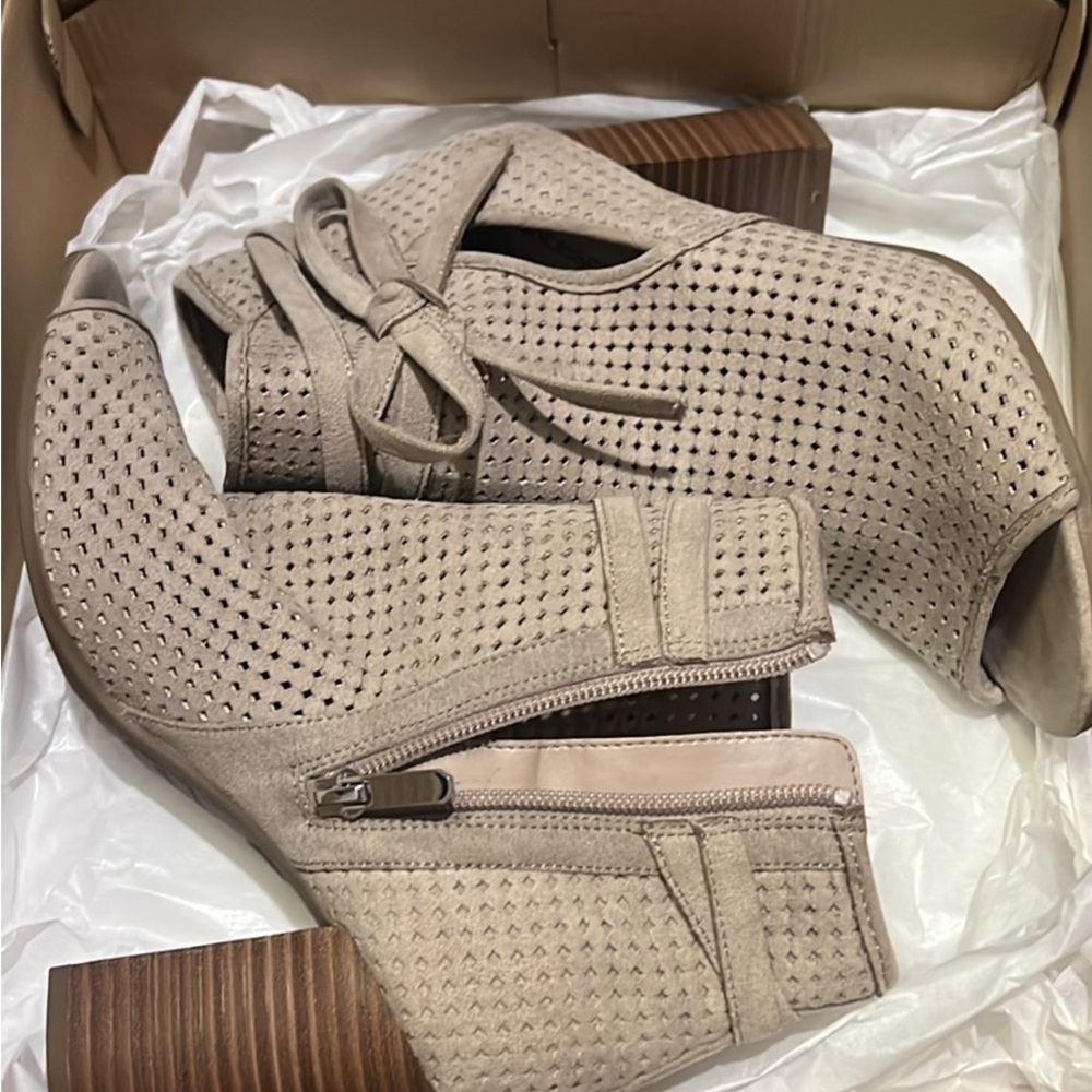 Women's Beige Ankle Boots
